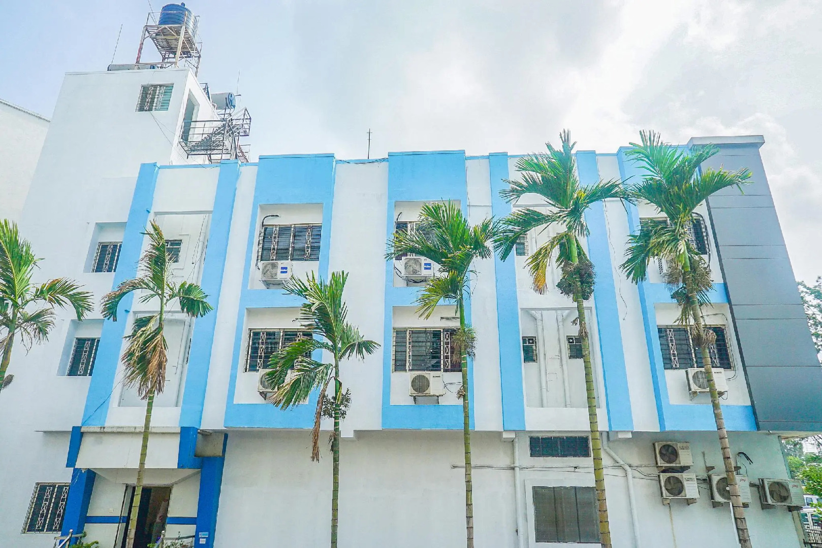 OYO 13583 Hotel Paradise Inn