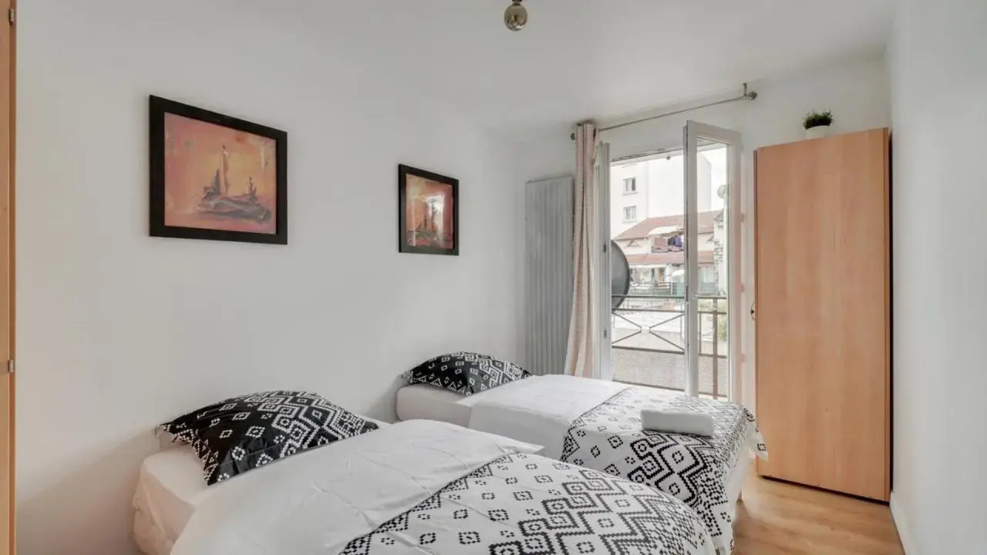 Chic apart with parking near Paris