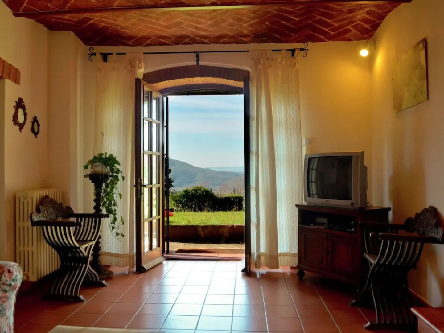 Elegant Villa Near Cortona