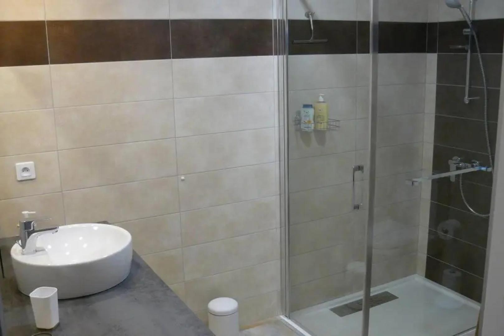 STUDIO ENTRE SAVINES ET EMBRUN PRES DU LAC DE SERREPONçON