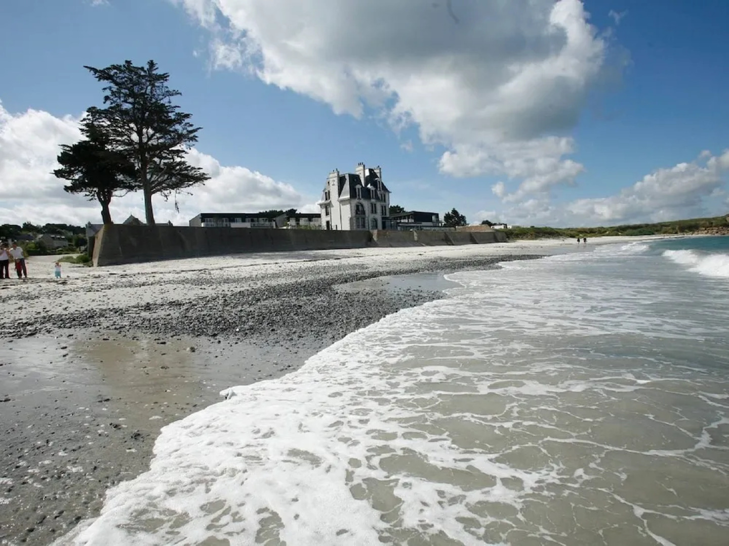 Cozy Apartment at the Beach, Along a Stunning Rocky Shore