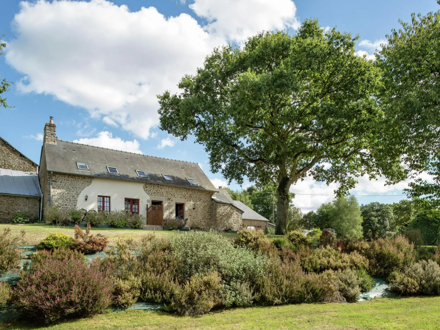 Charming Holiday Home in Bonnemain overlooking a Pond