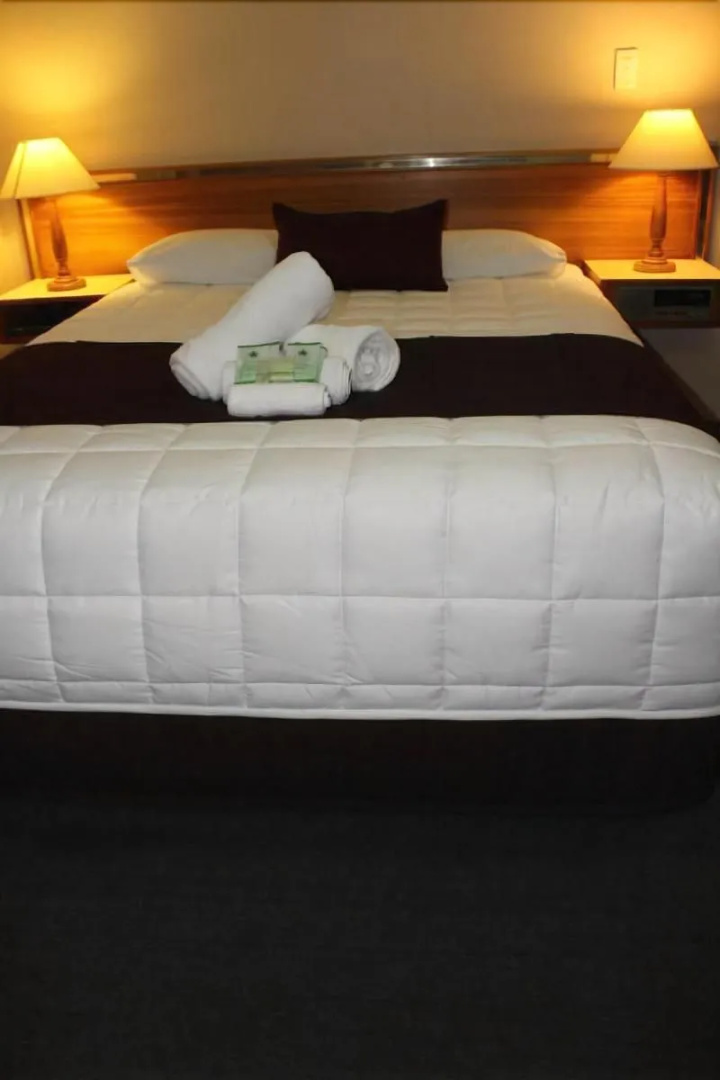 Tabourie Lake Motor Inn Resort