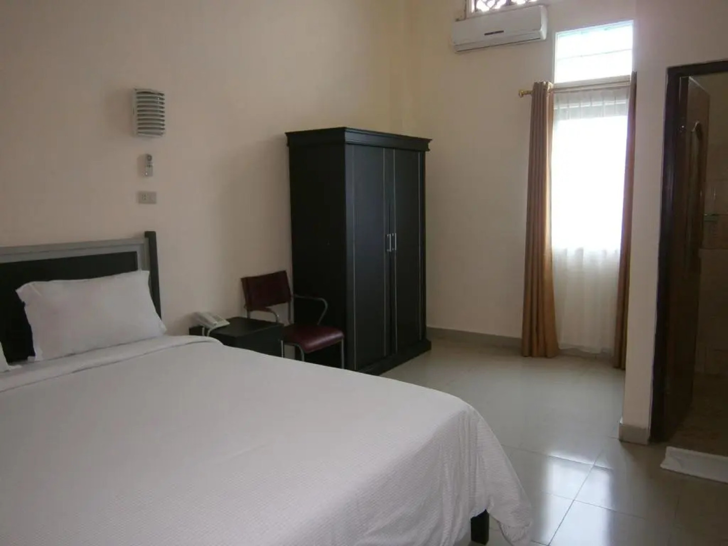 OYO 843 Pasadena Hotel