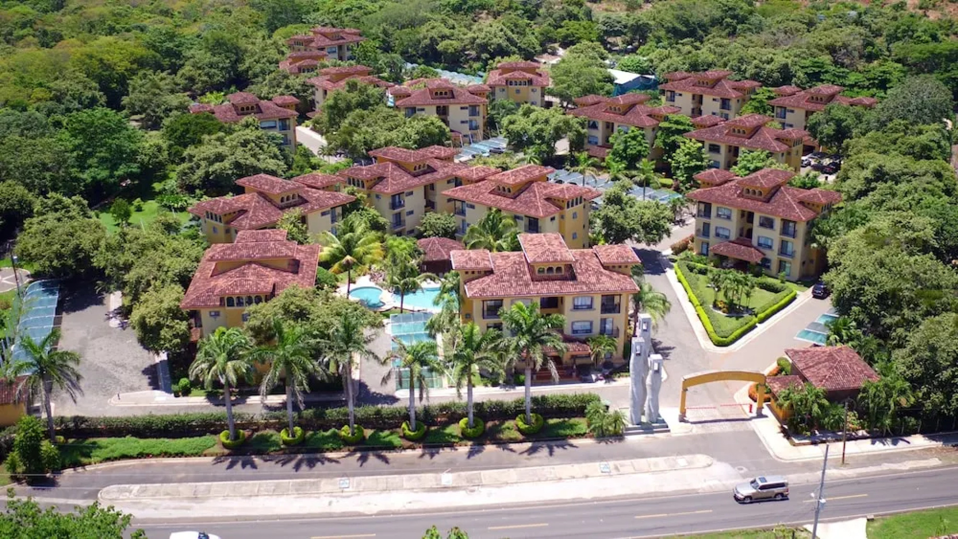 The Oaks Tamarindo Condominiums 200 mbs Internet