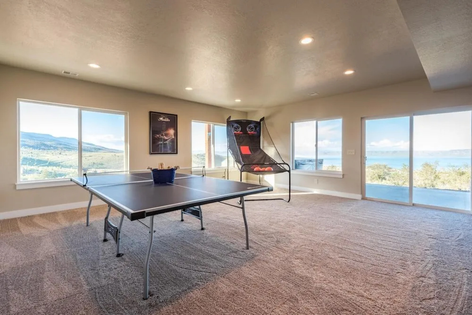 Floor to Ceiling Lake Views - Perfect Family Getaway