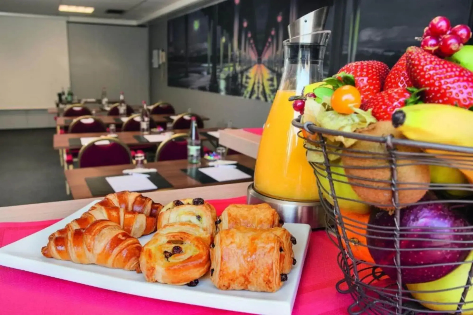 Kyriad Paris Nord Porte de Saint Ouen Hotel 