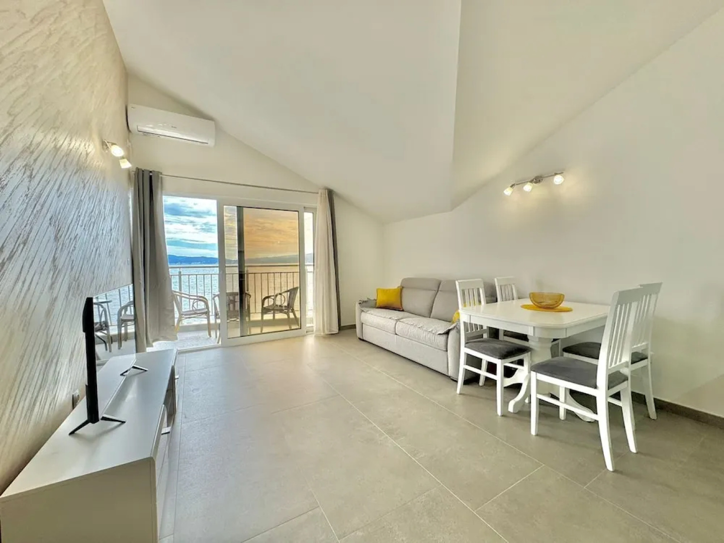 Seaside apartments Zlokovic