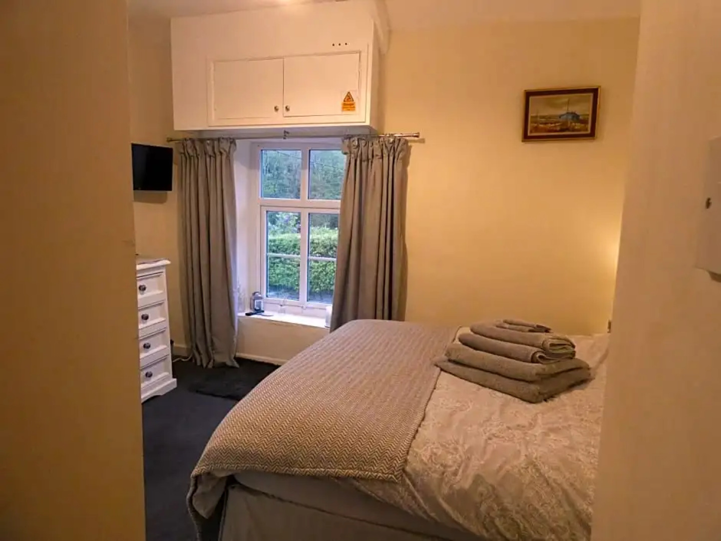 The Farmers Arms, Cwmdu