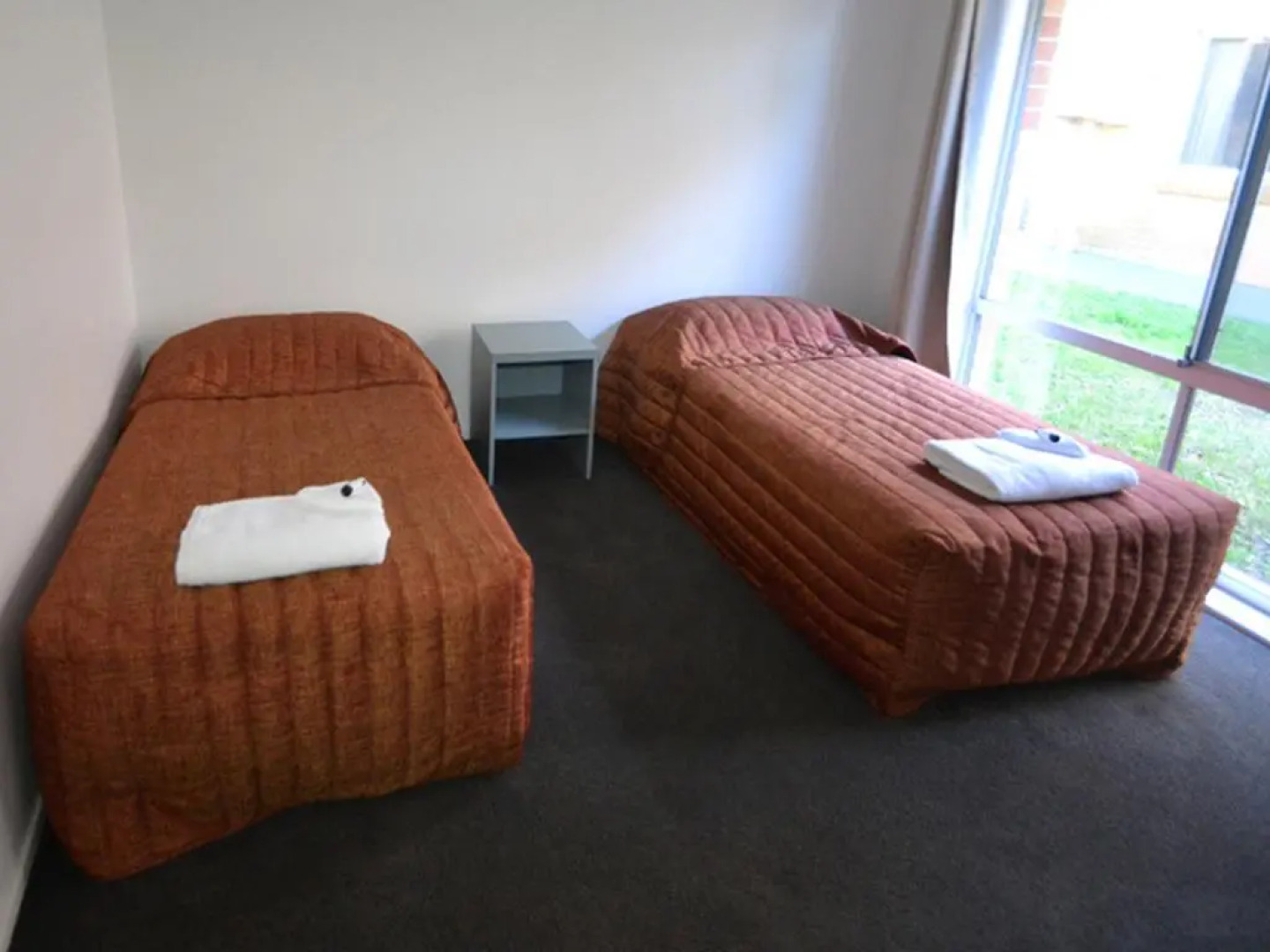 The Oaks Hotel Motel