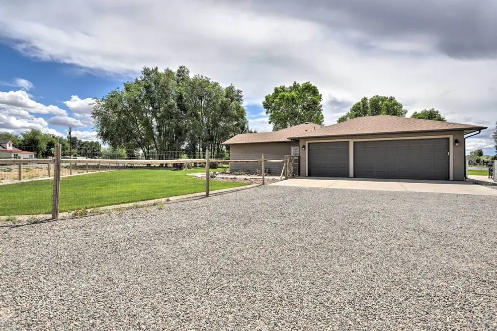 Home w/ Grill ~ 4 Miles to CO National Monument!