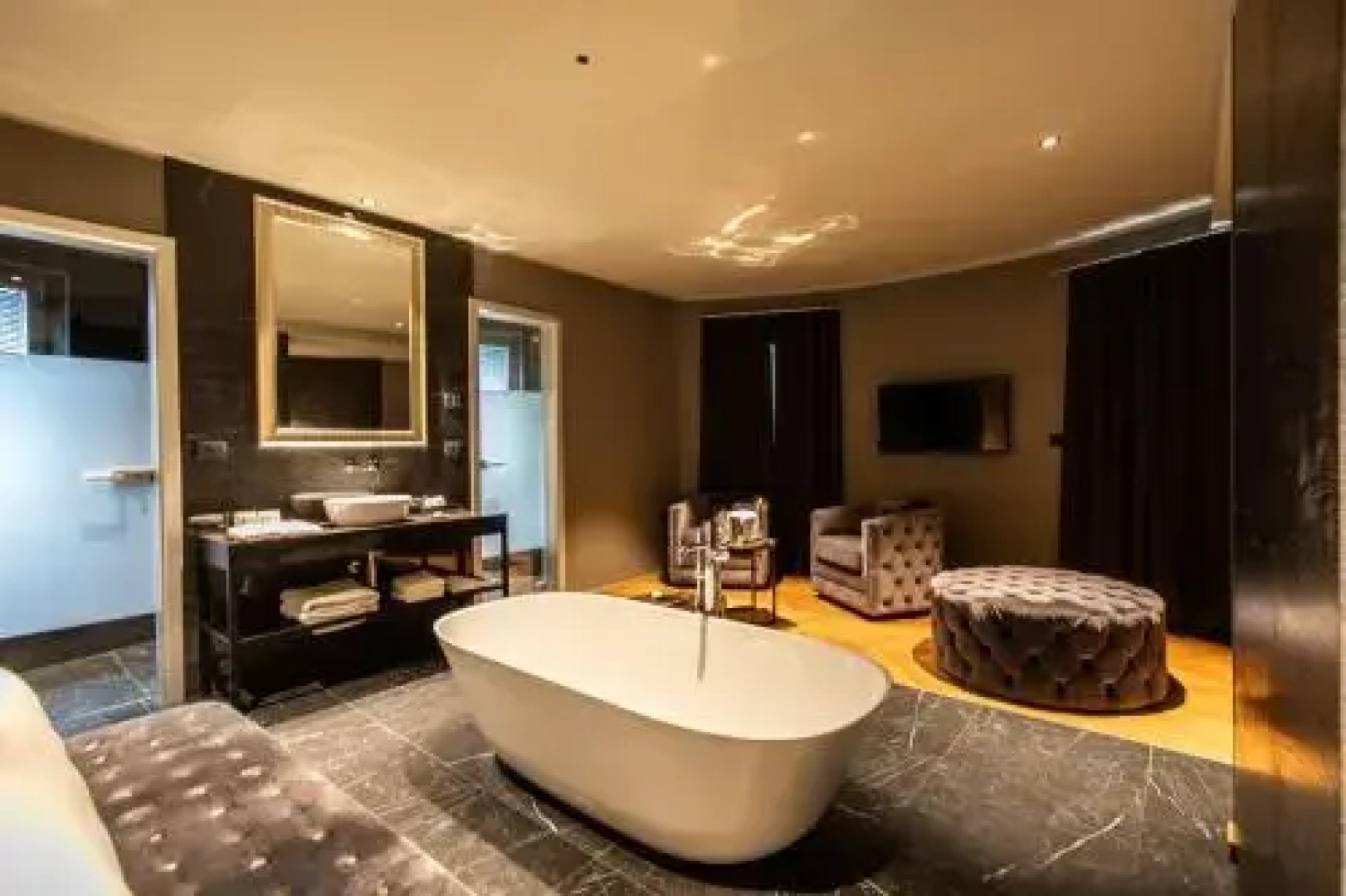 DAM Boutique Hotel & Restaurant