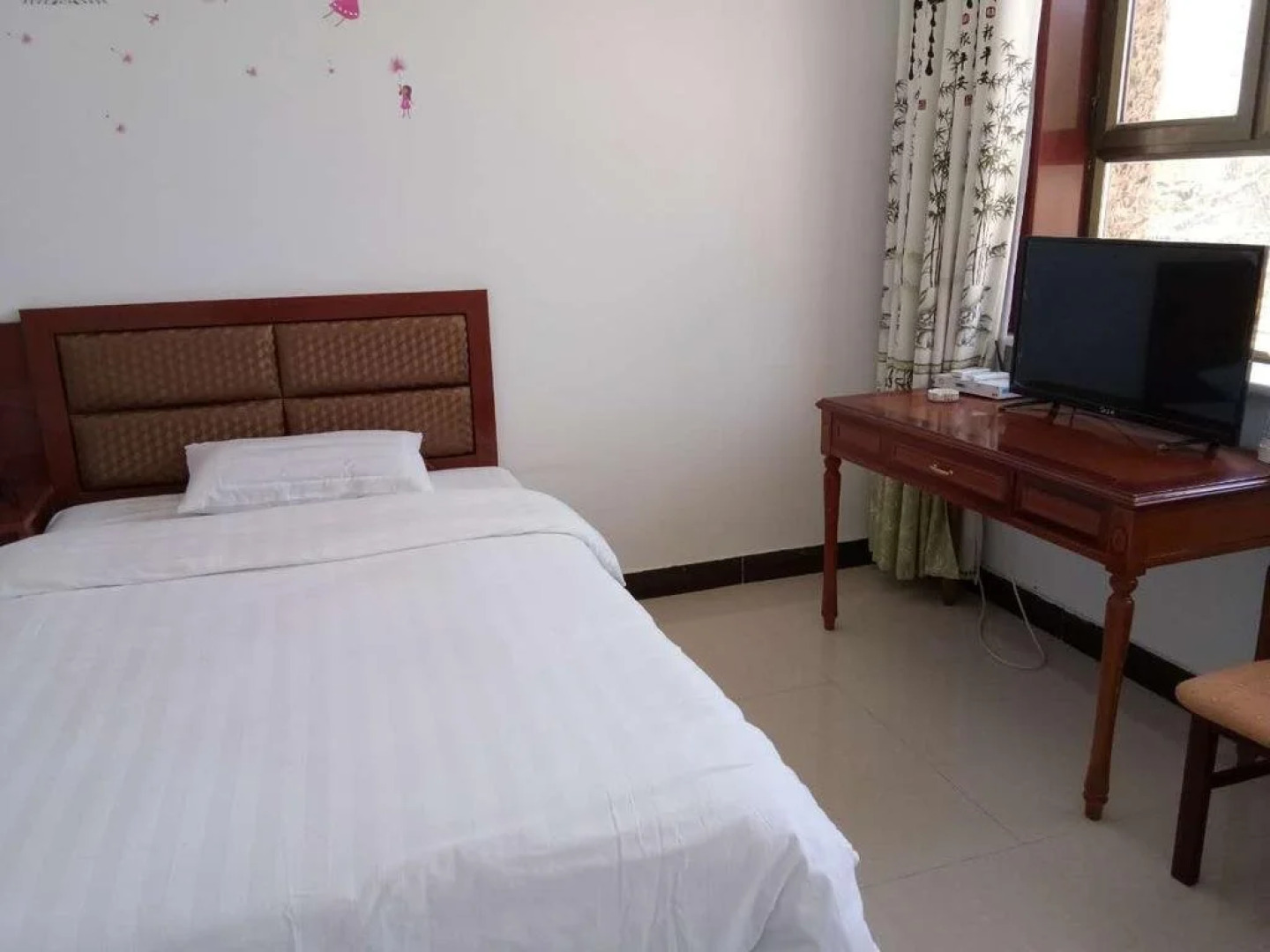 Dunhuang Hu Yang Inn