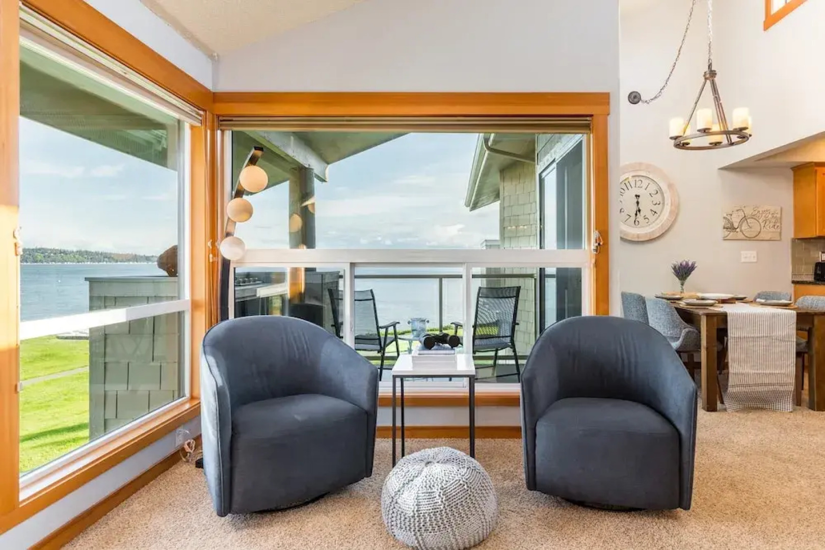 Coastal Chic Beach Condo by Avantstay Balcony