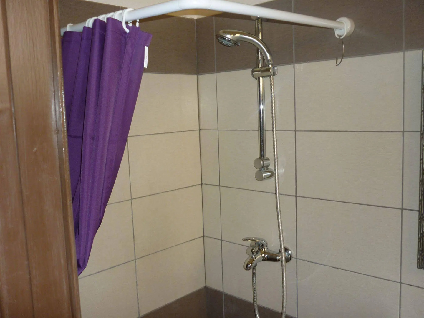 Tseri Budget Residences