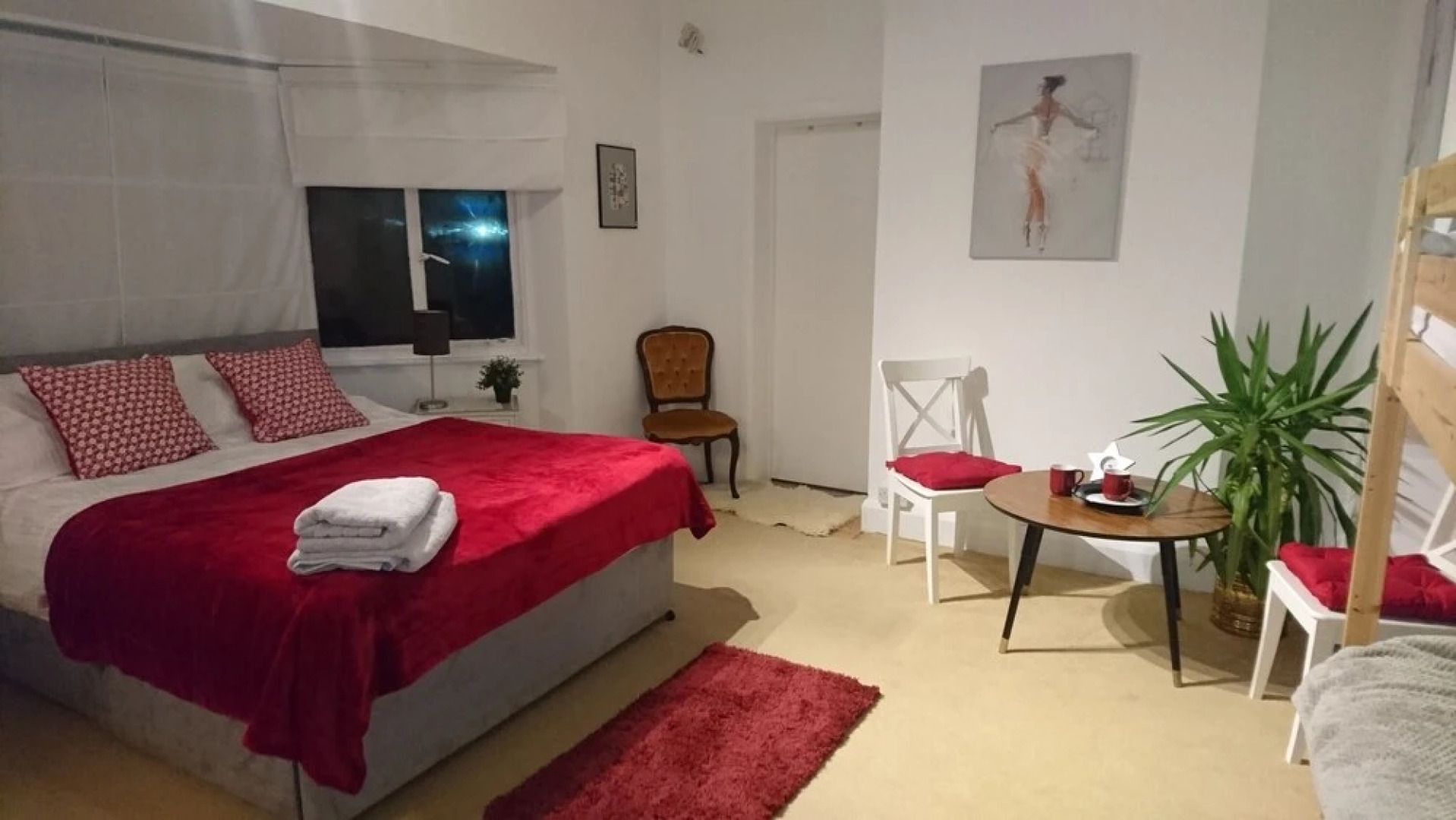 6 Bedroom Detached House