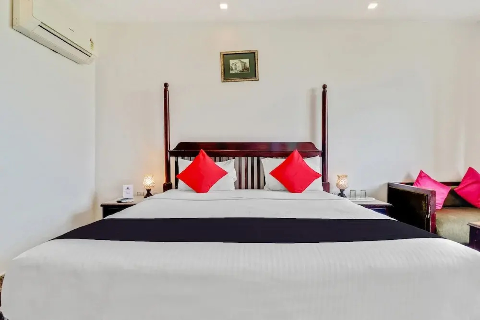 Capital O 48521 Hotel Bhanwar Singh Palace