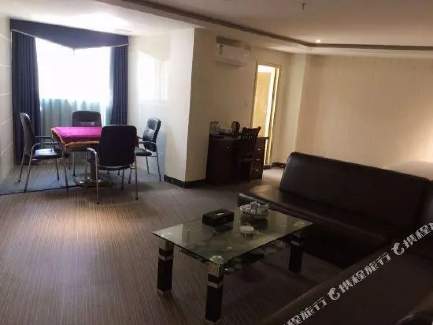 yisanbashangwujiudian