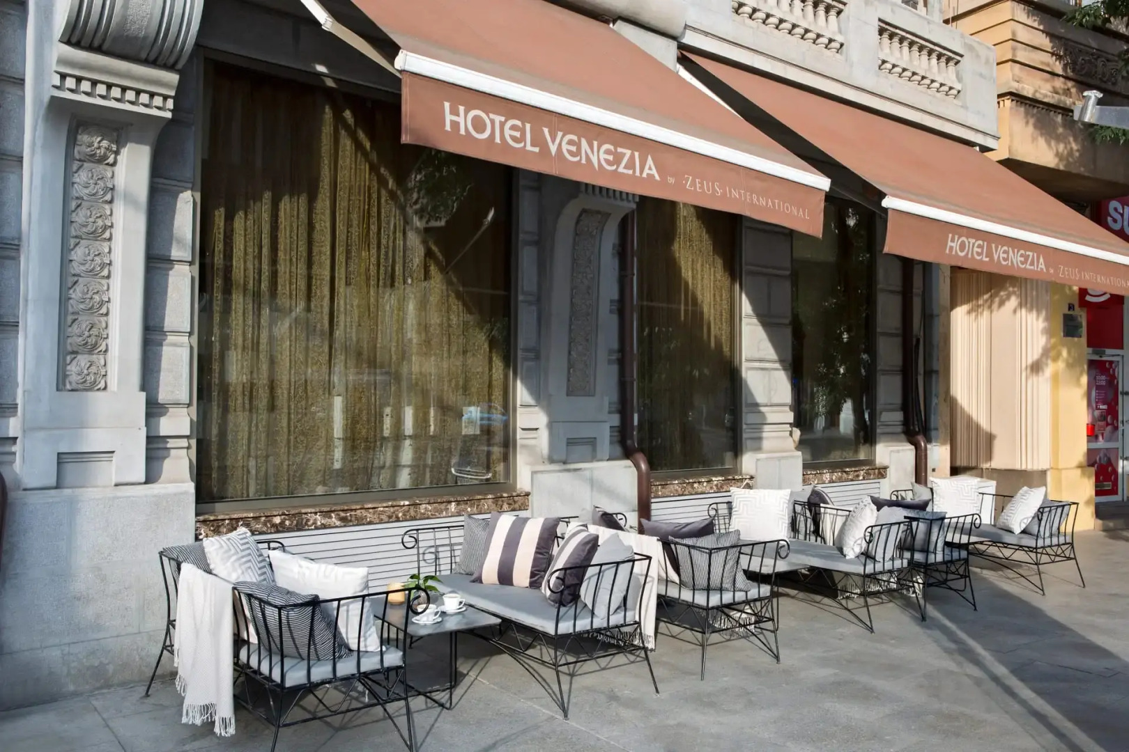 Zeus Essence Bucharest Venezia