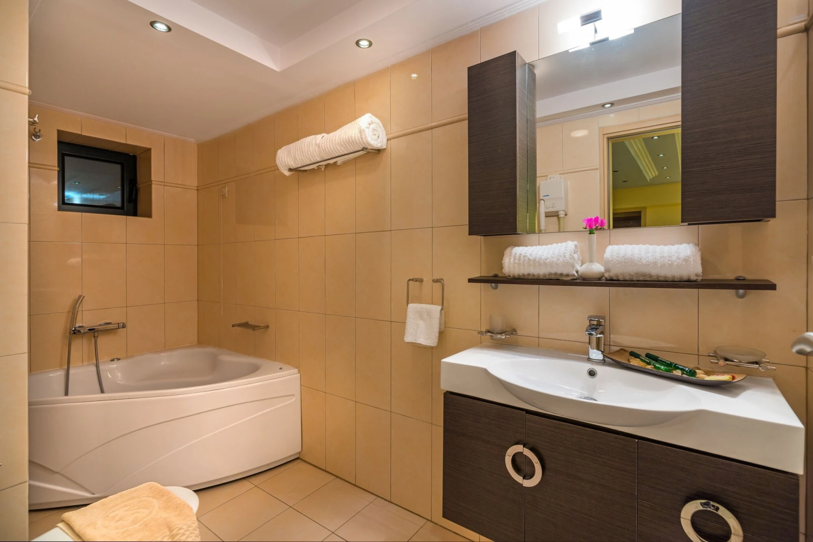 Ai Yannis Suites and Apartments Hotel