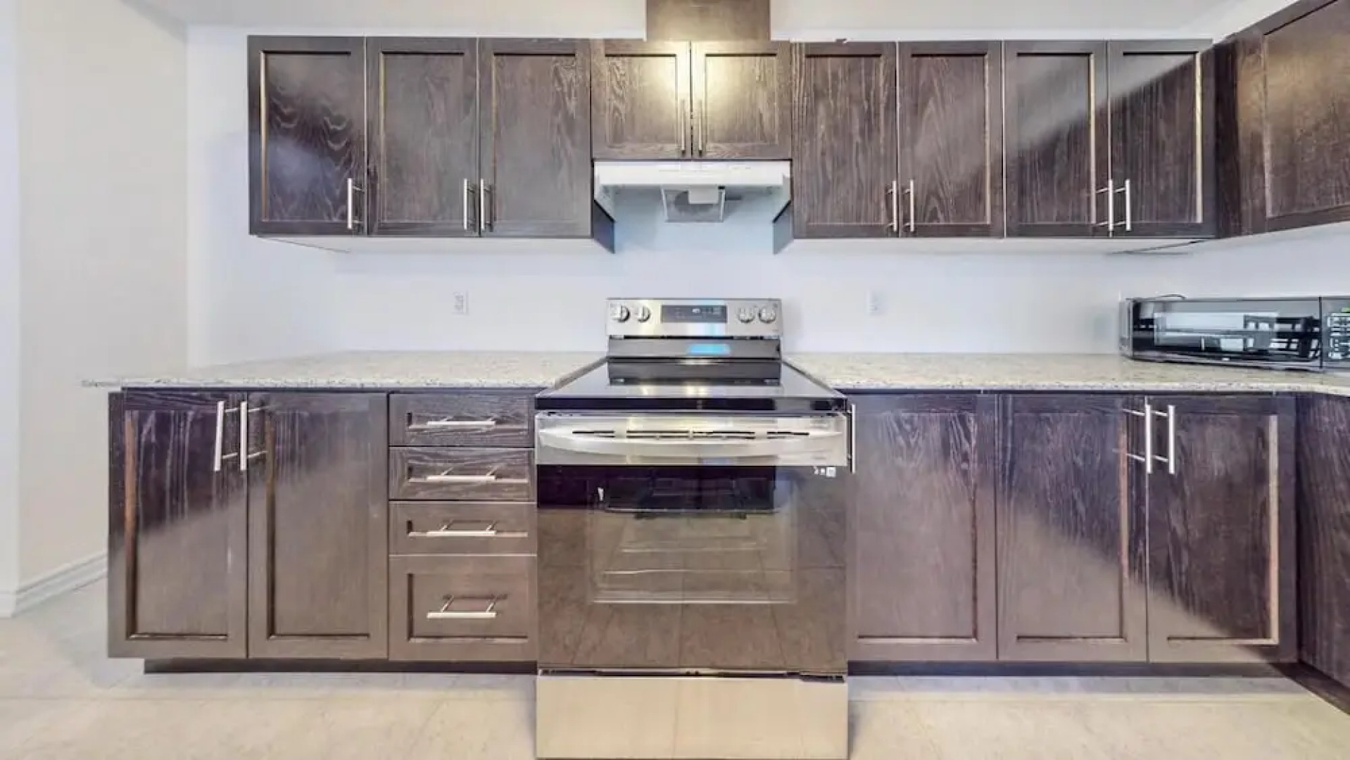 Elegant 3-bedroom House - Bowmanville