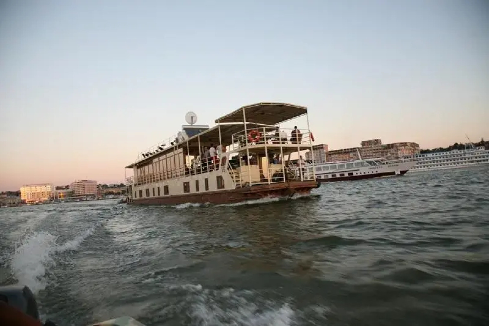 Hotel Plutitor SERANO