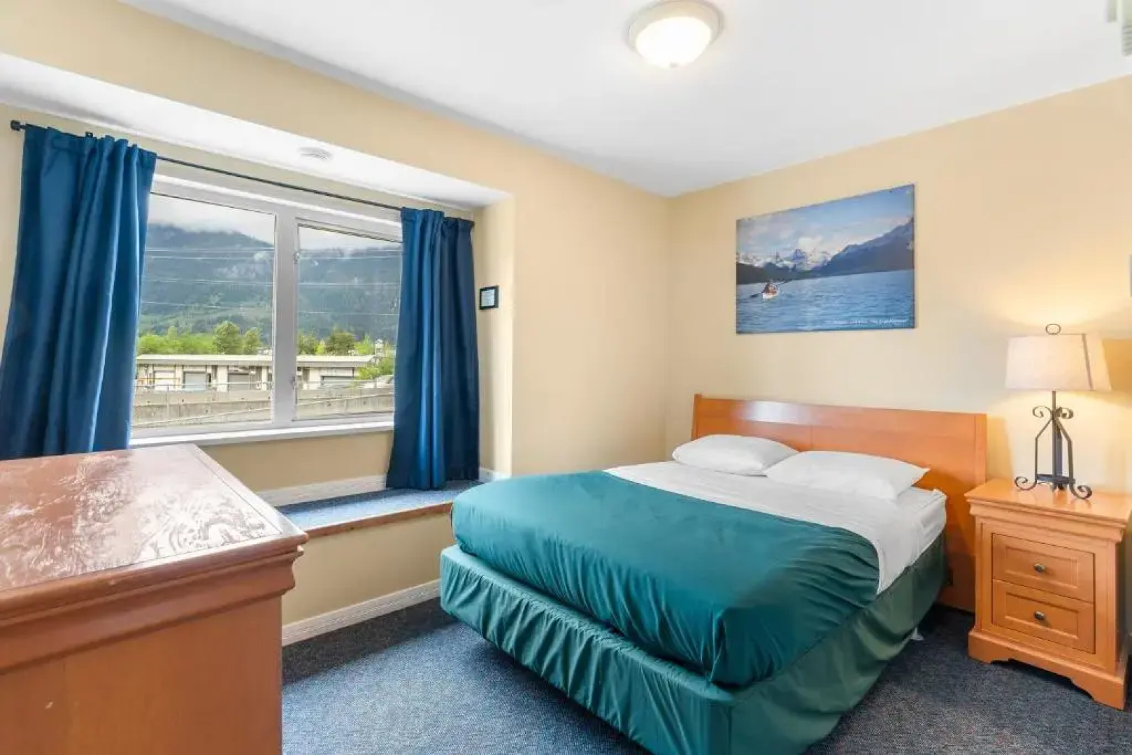 Squamish Adventure Inn & Hostel