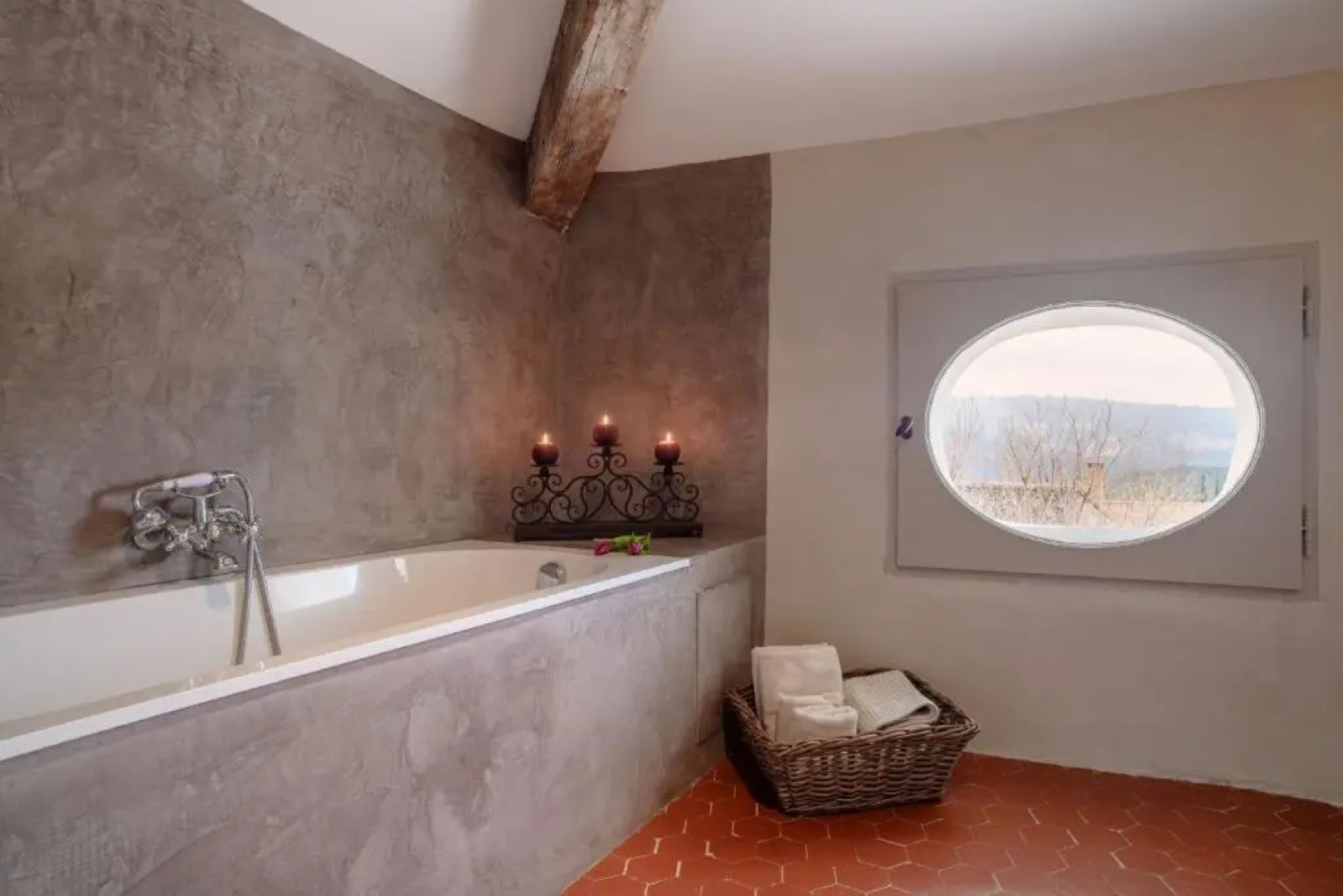 Luxurious Provencal Village House, Walk to Village Pool
