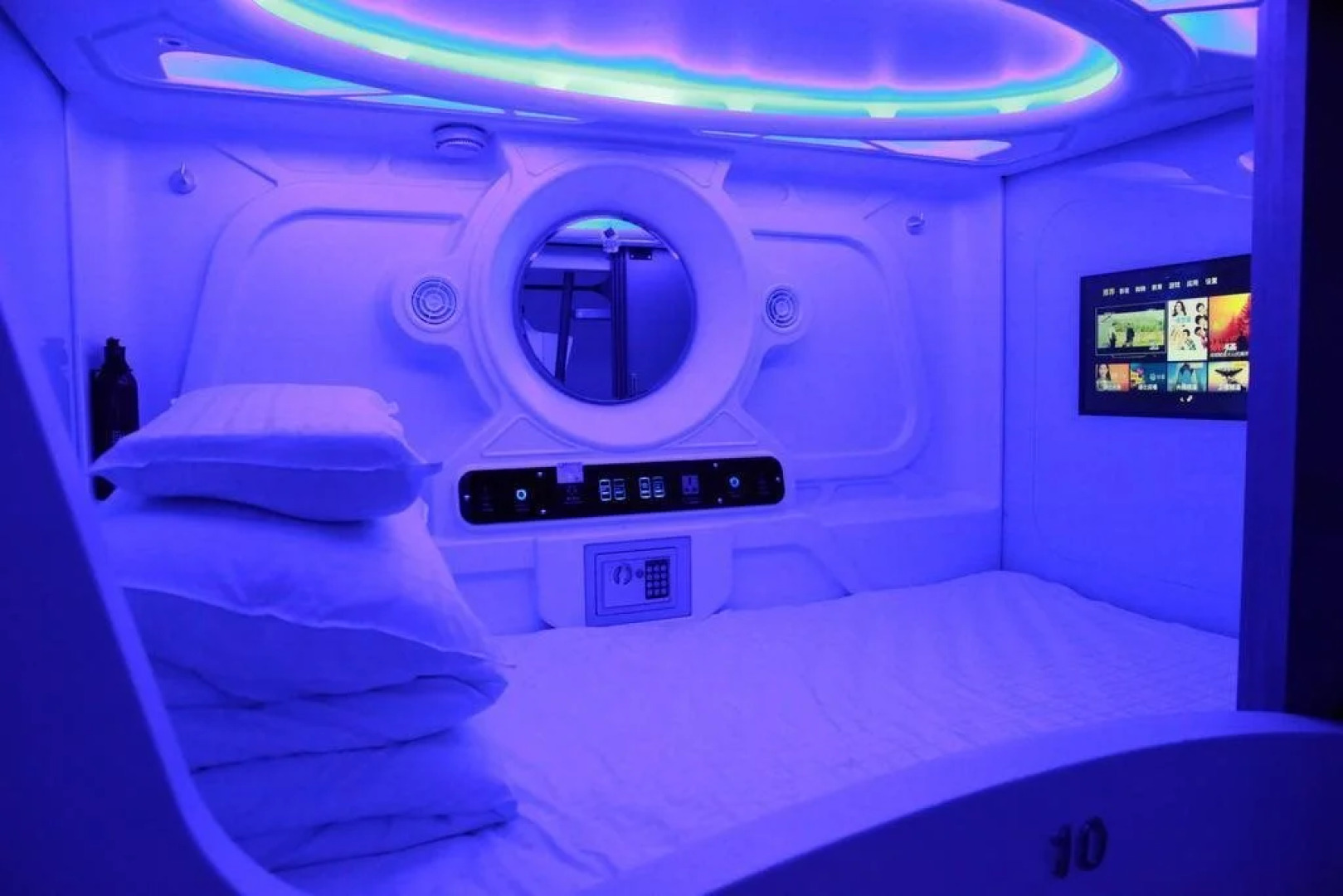 Hangzhou Space Capsule Hotel