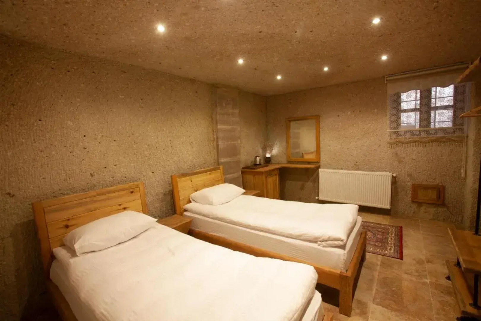 Narcissos Cave Hotel