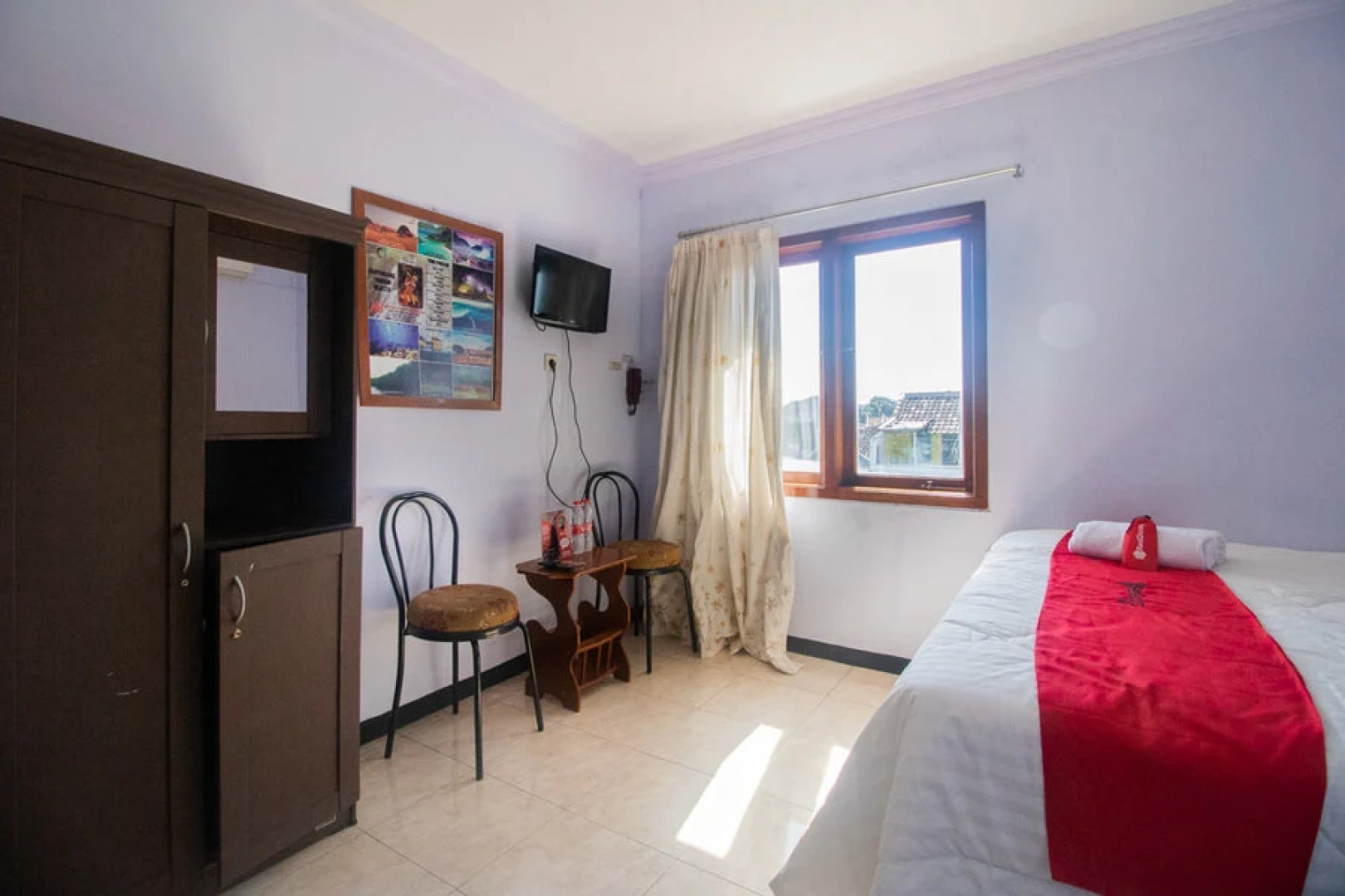 RedDoorz Near Pantai Boom