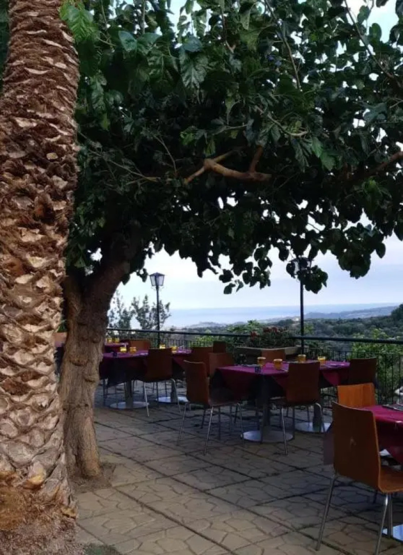 One bedroom appartement with sea view shared pool and enclosed garden at Badolato