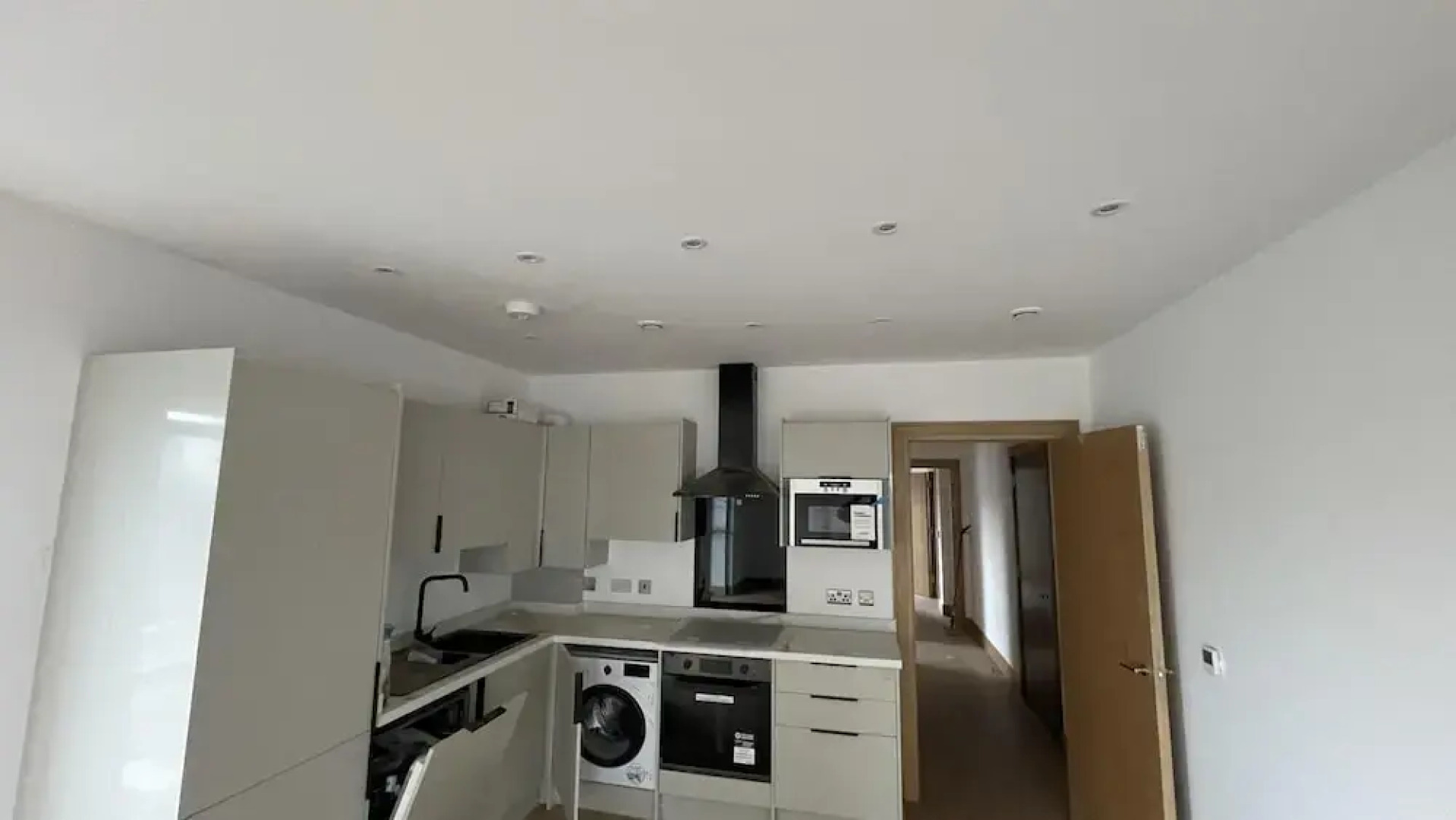 Exquisite Riverside Living in a Stunning Flat