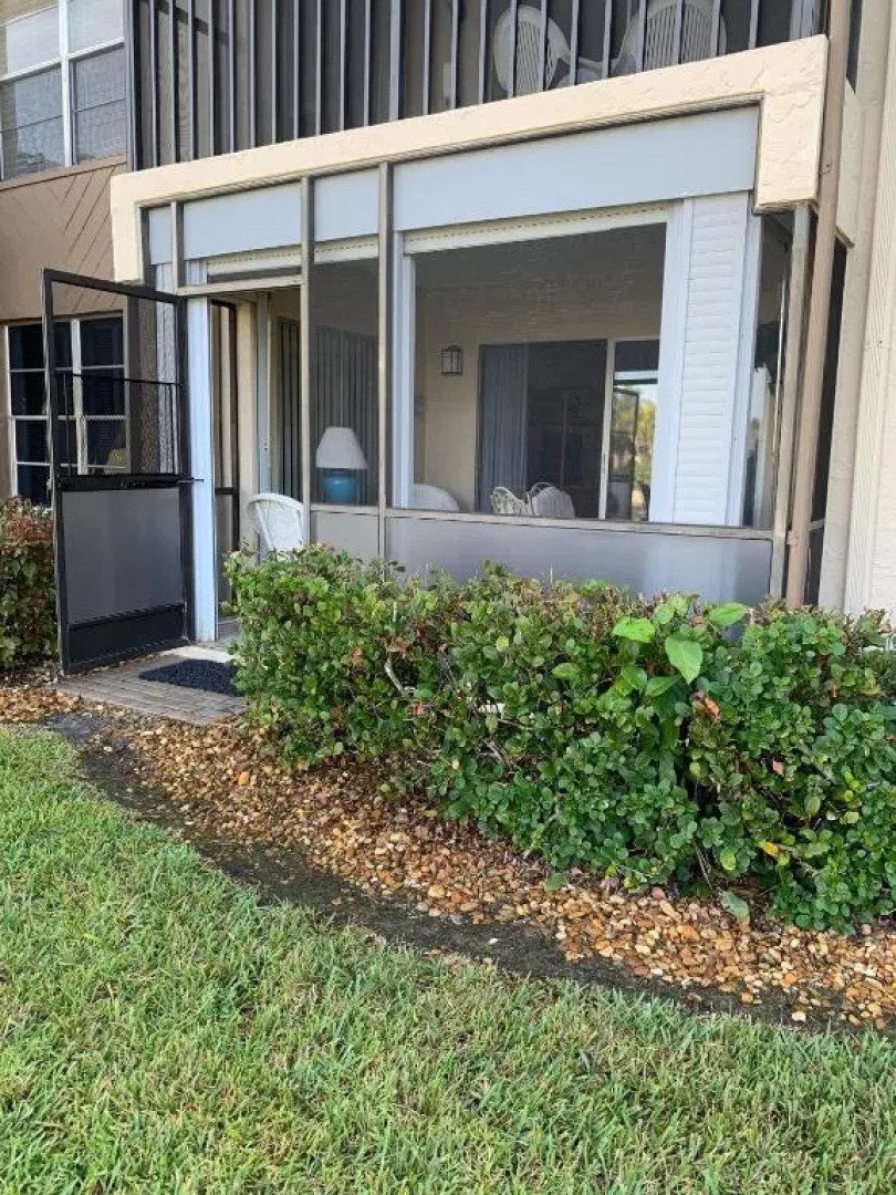 1st floor, Davis Lake View Condo, Minutes to Sanibel