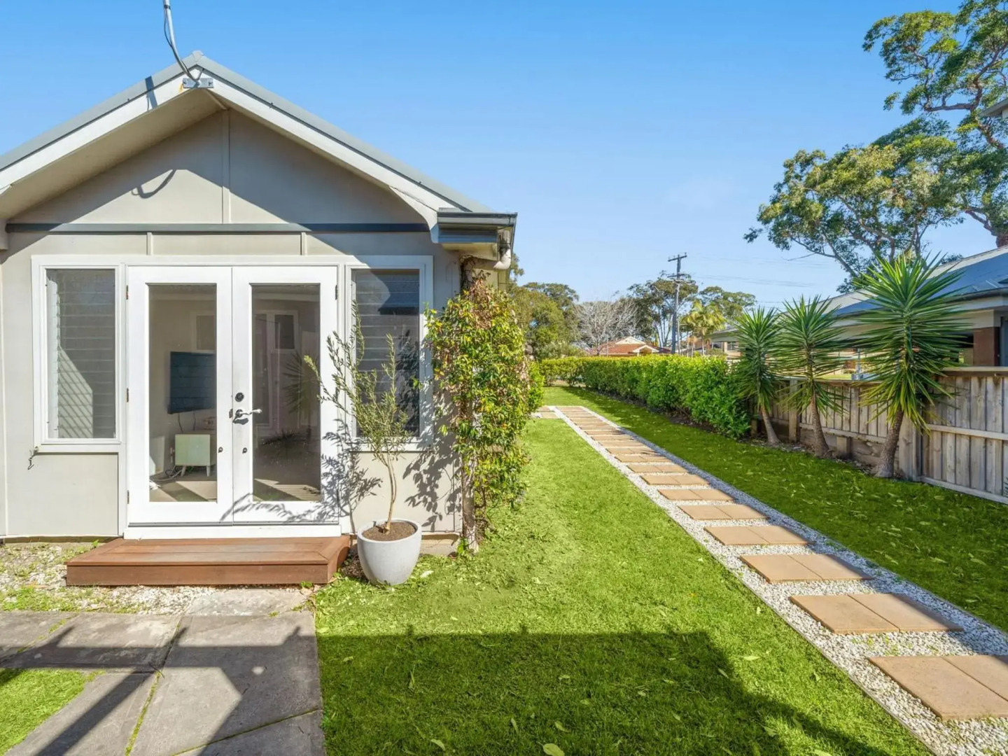 On The Beach at Vincentia 4pm Check Out Sundays