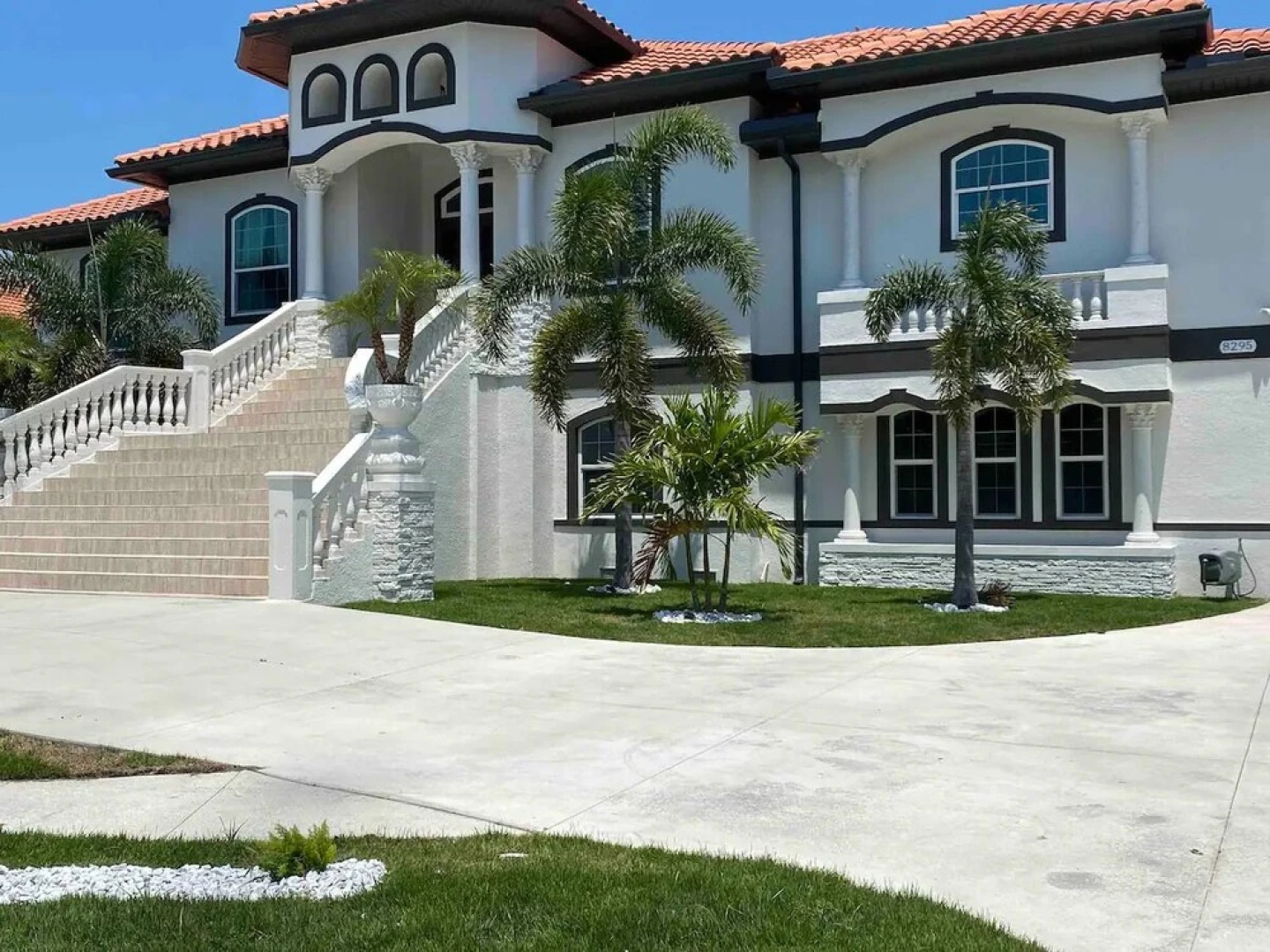 My Kind Of Town 5 Bedroom Home by Redawning
