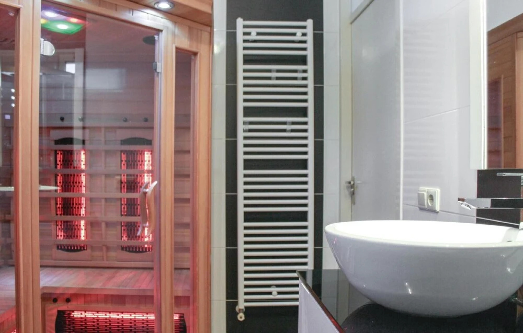 Beautiful Home in Vlagtwedde With 4 Bedrooms, Wifi and Indoor Swimming Pool