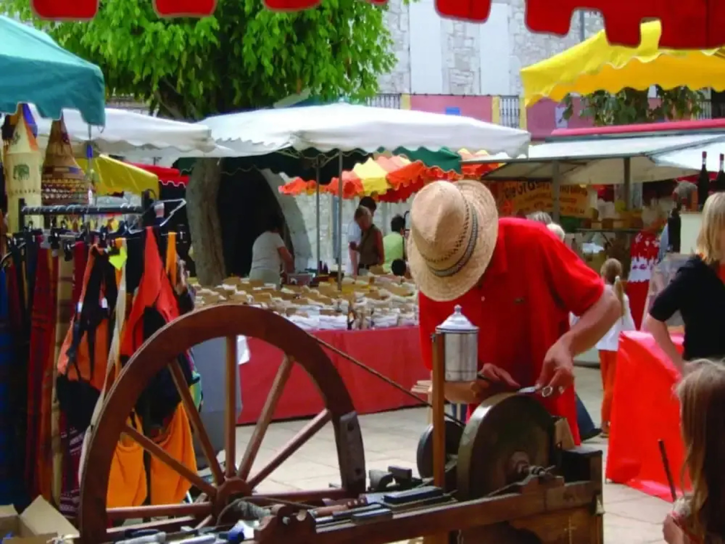Detached Chalet With Dishwasher, on the Banks of the Lot