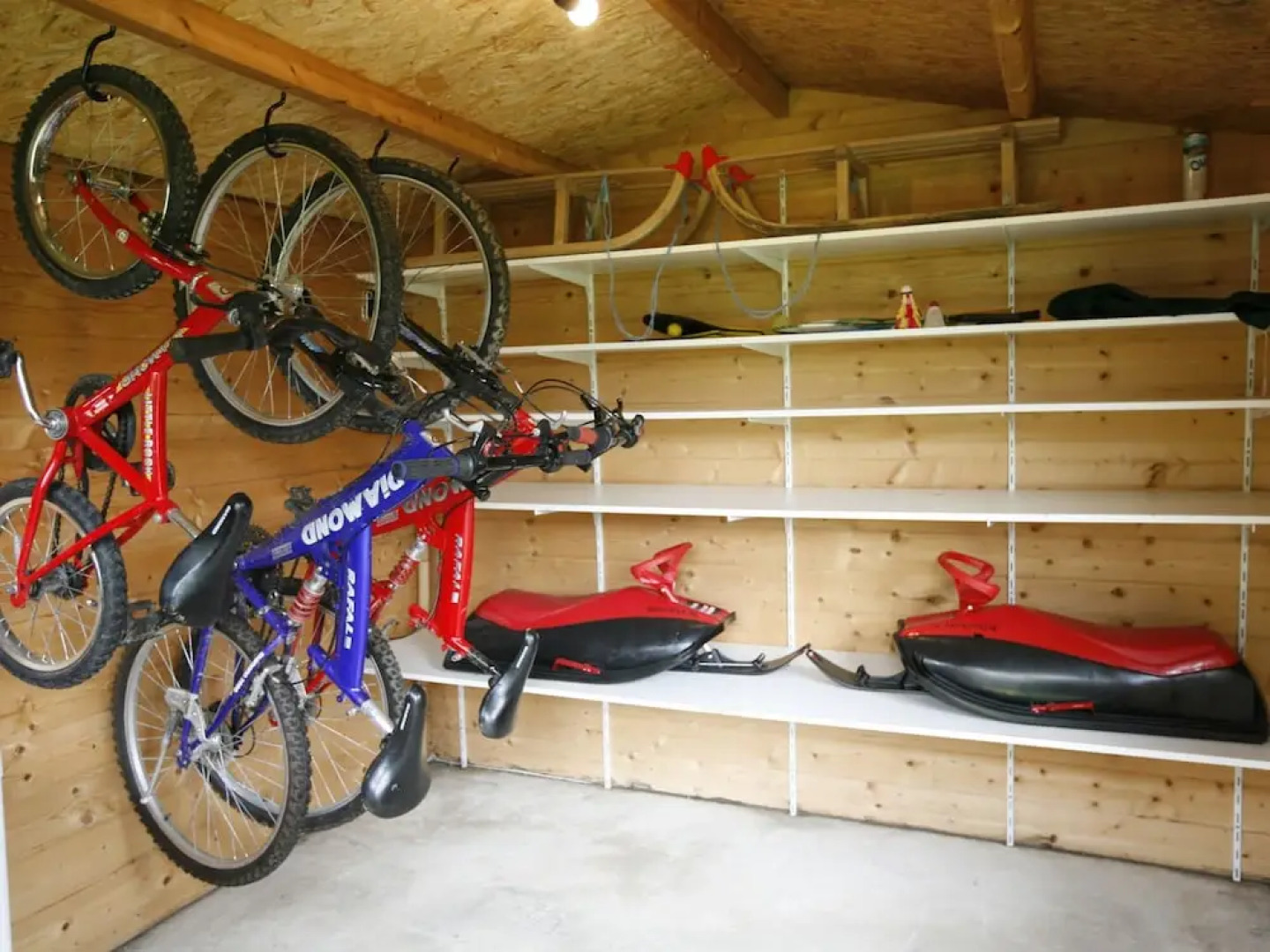 Cozy Chalet With Pond, Malmedy