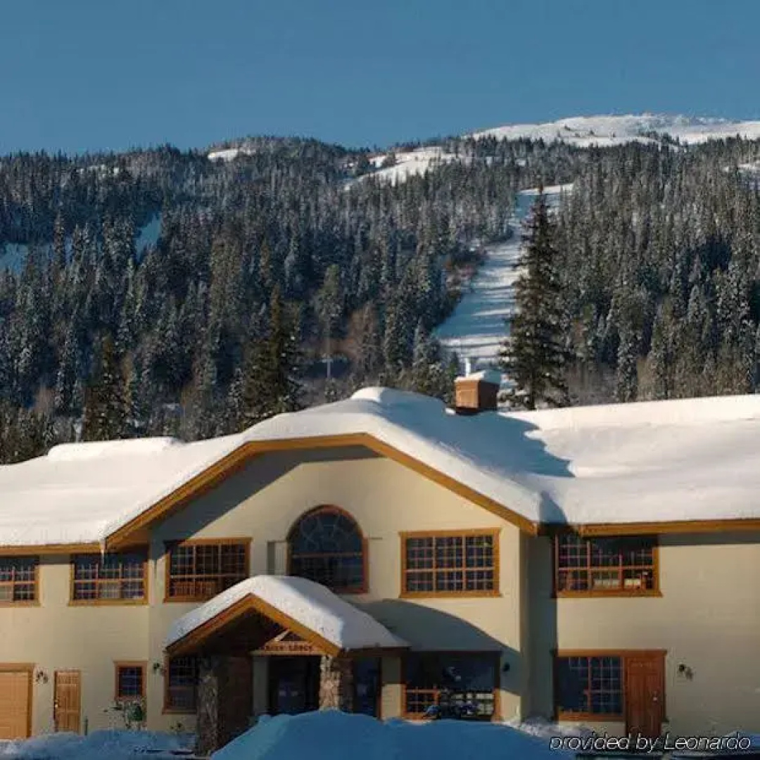 Pinnacle Lodge