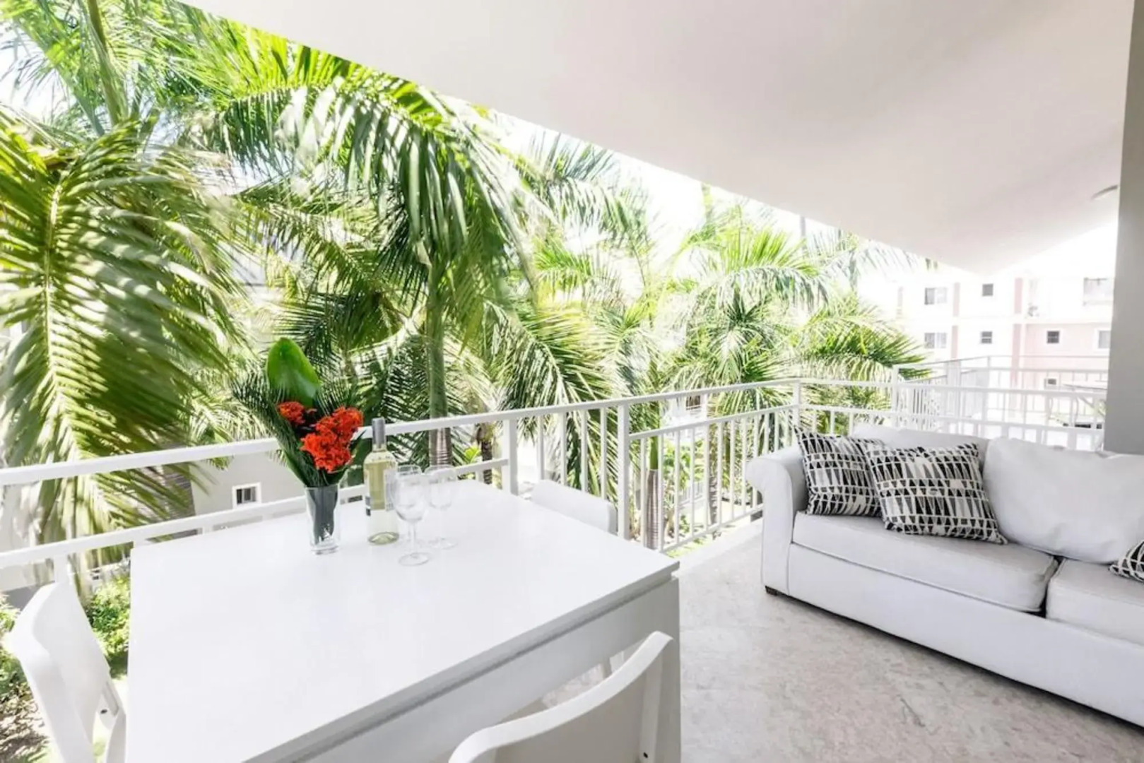 Tropicana Suites Deluxe Beach Club & Pool