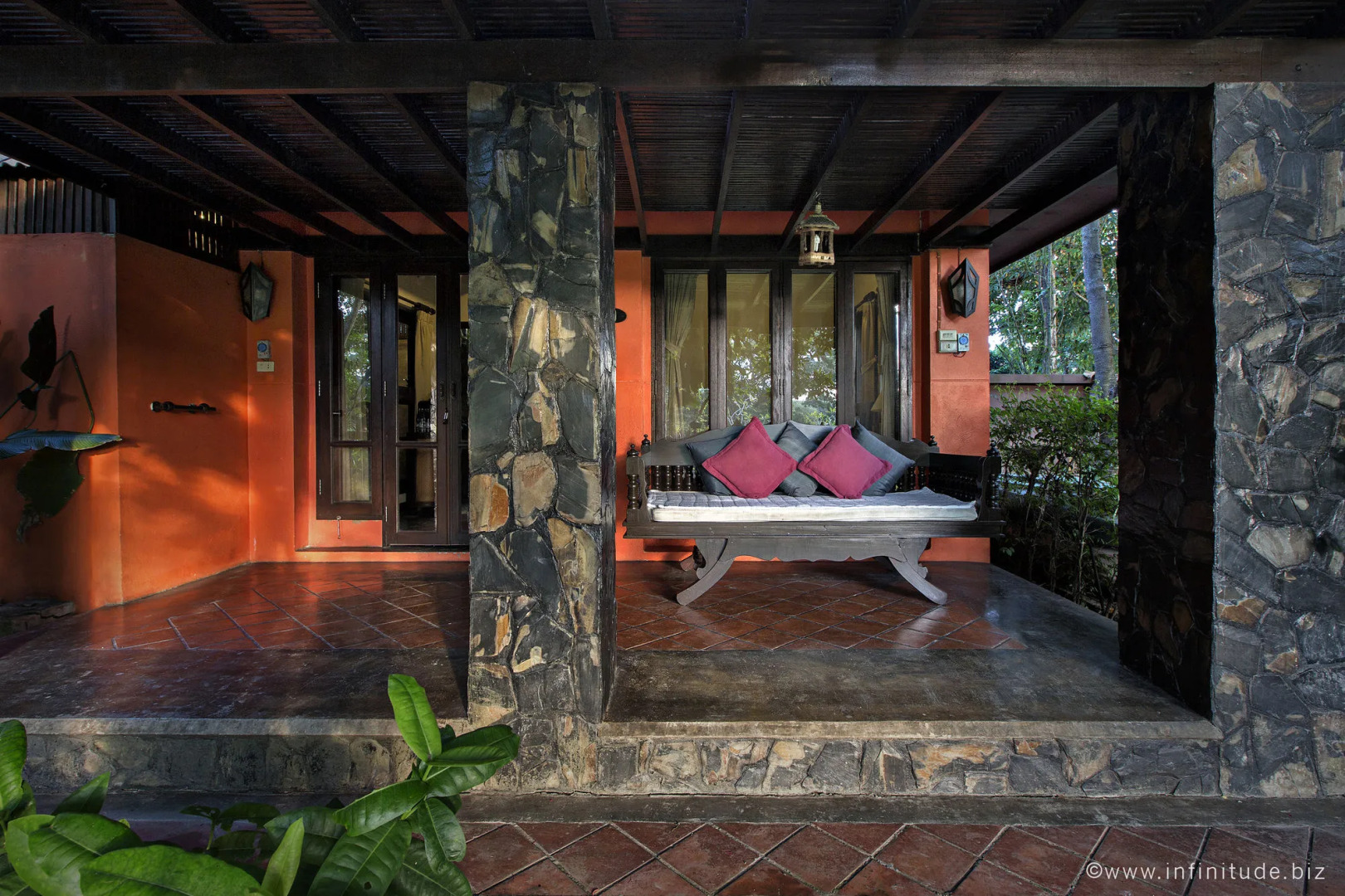 Baannamping Riverside Village