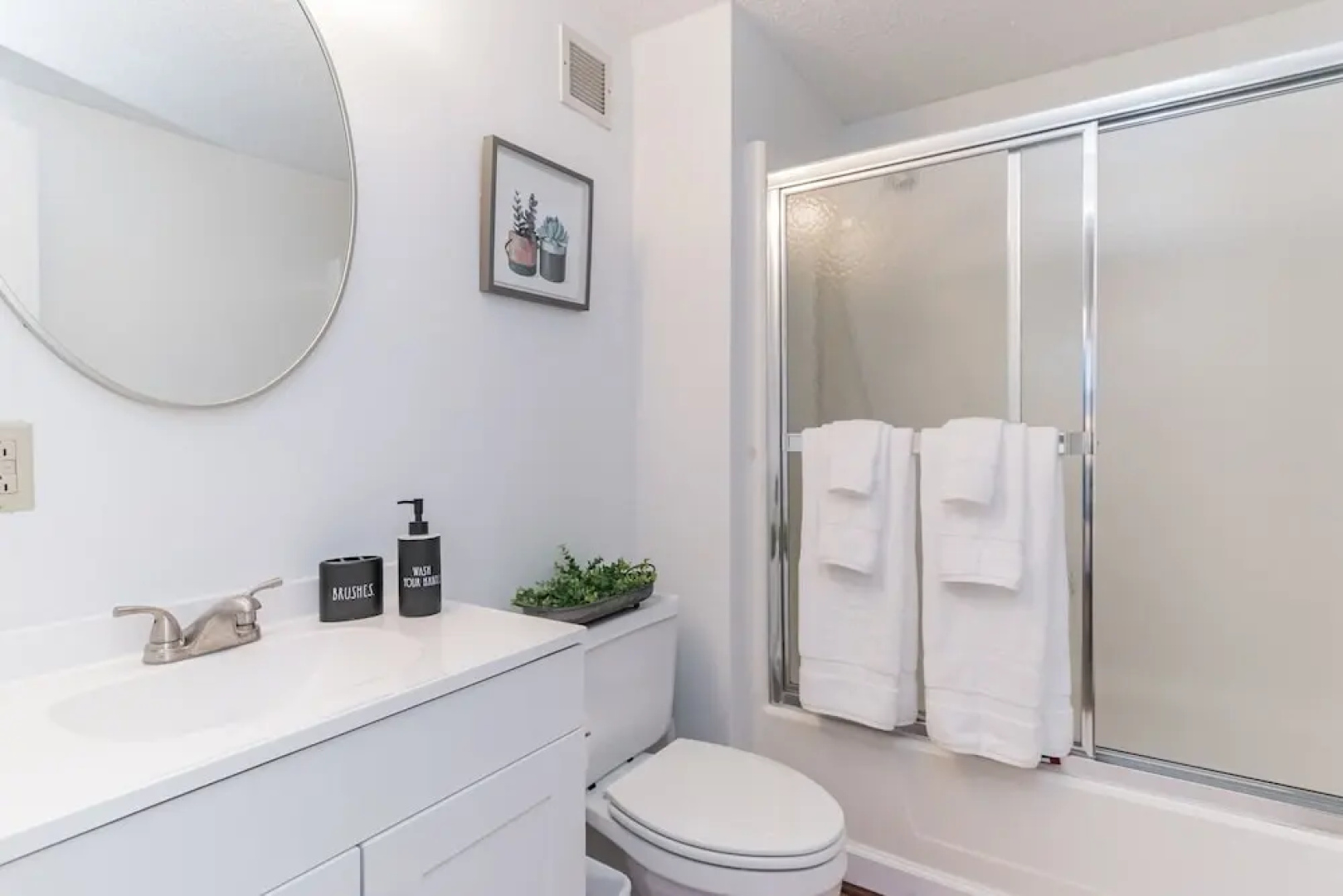 Handsome Condo, View in Sugar Mountain, Heated Pool & Jacuzzi by RedAwning