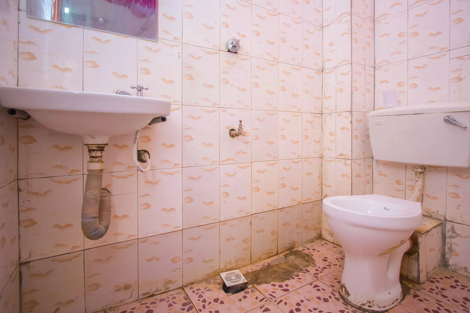 Intercounty Gardens Hotel