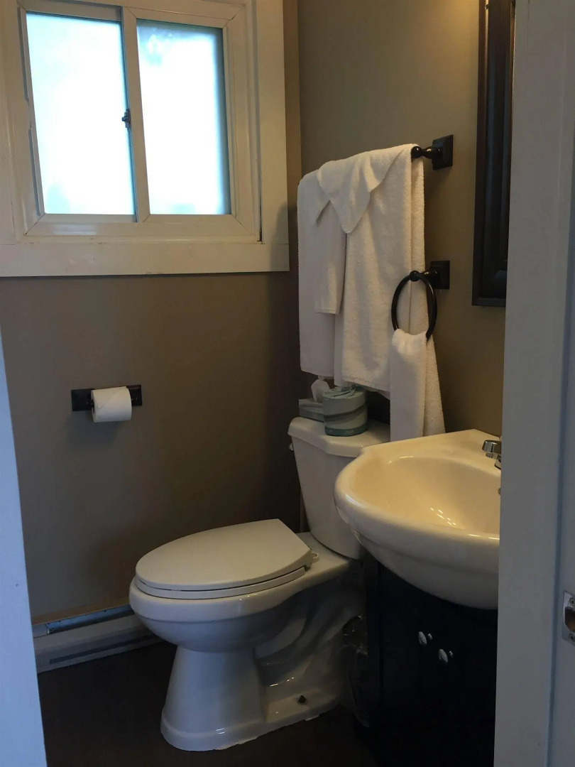 Royalty Maples Motel & Cottages