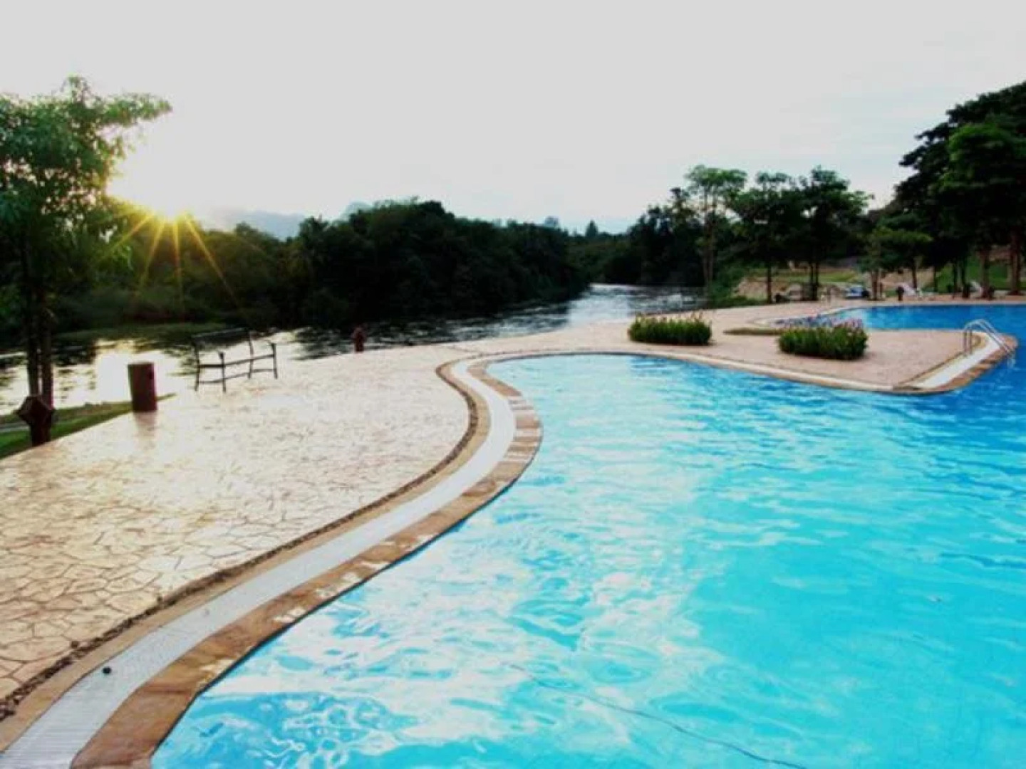 Aekpailin River Kwai Resort