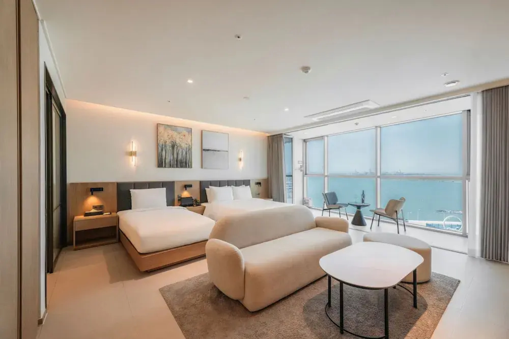 Wave M Hotel West