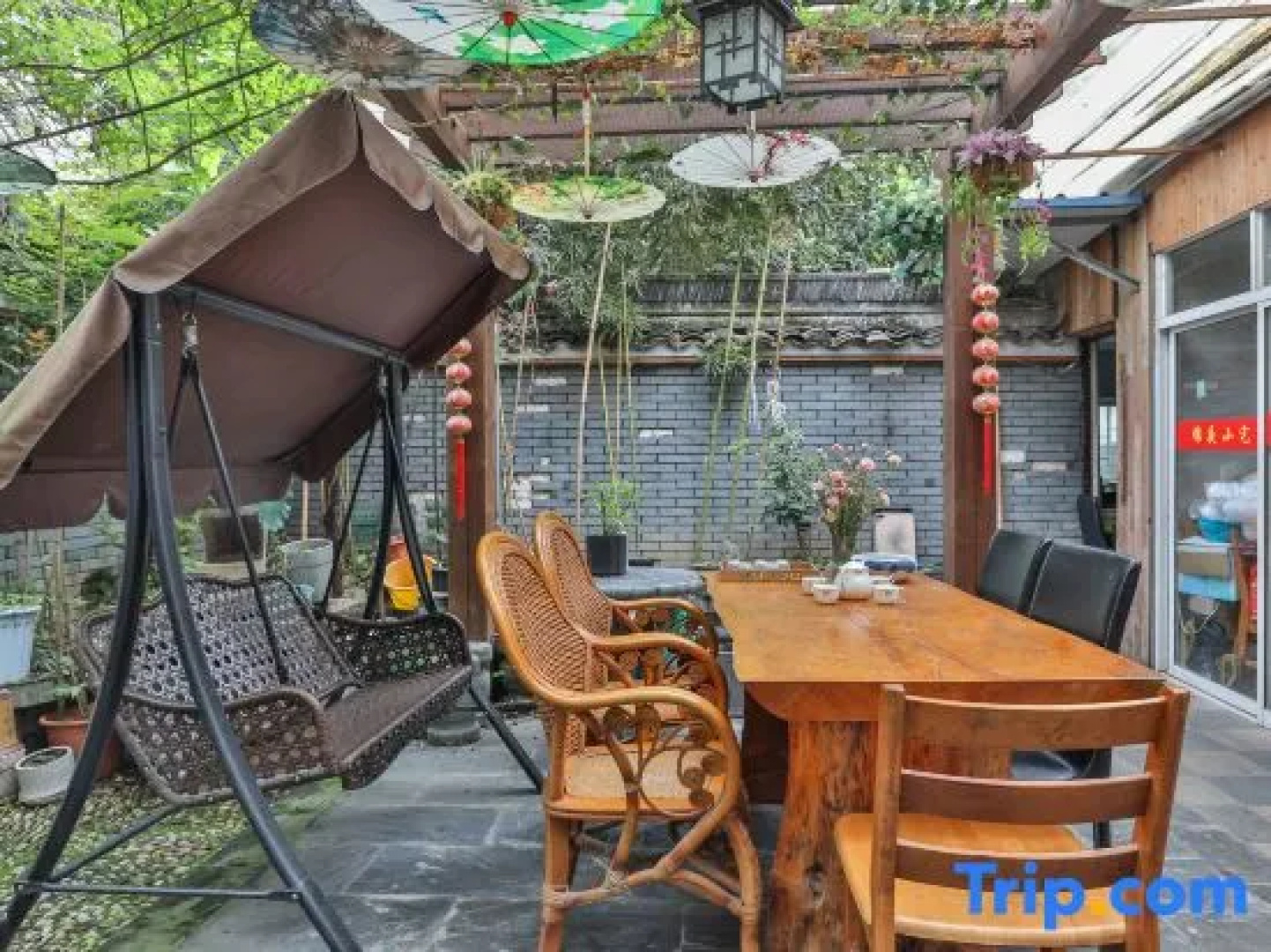 Wuzhen Jinye House