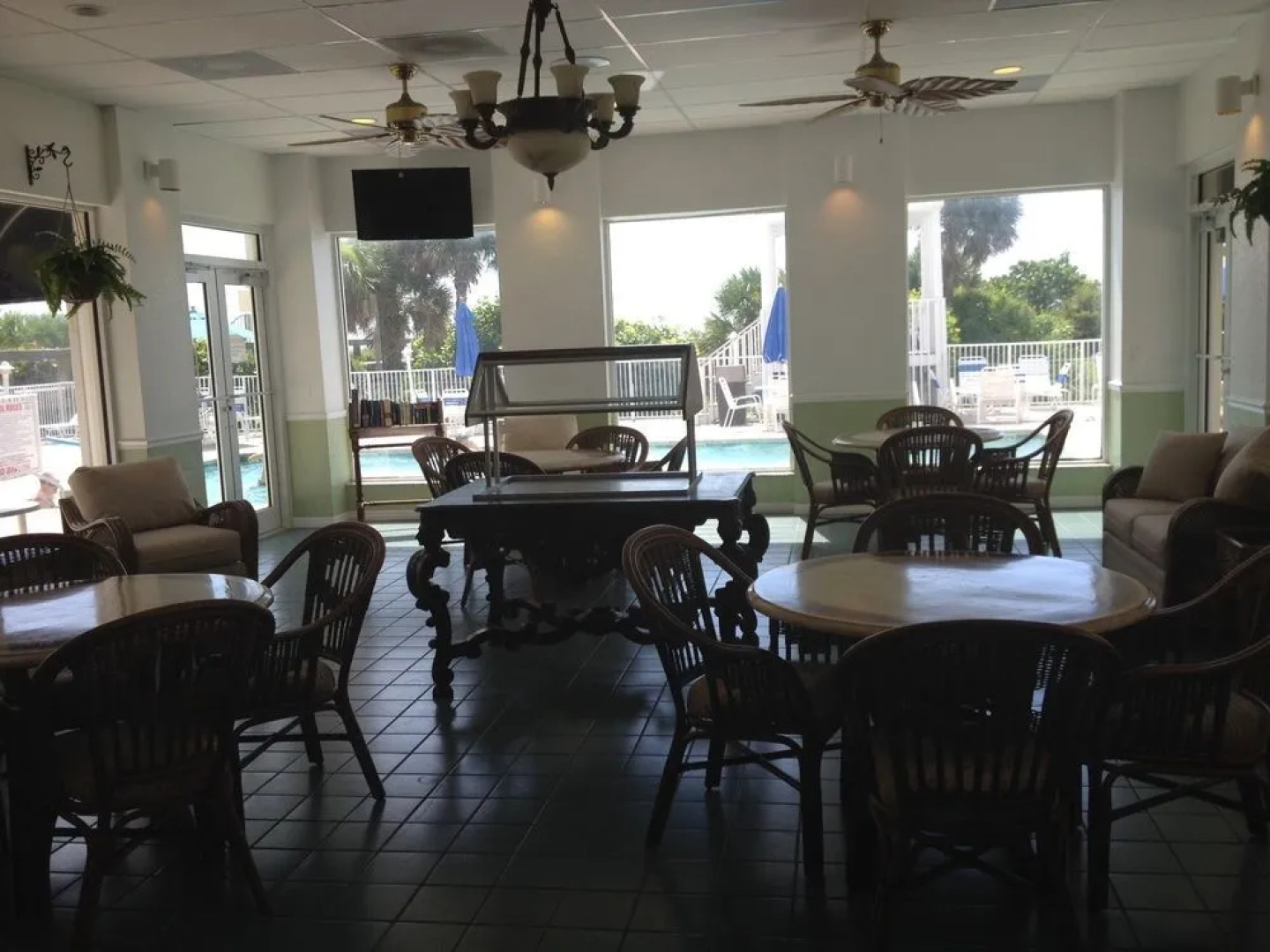 Royal Mansions Resort