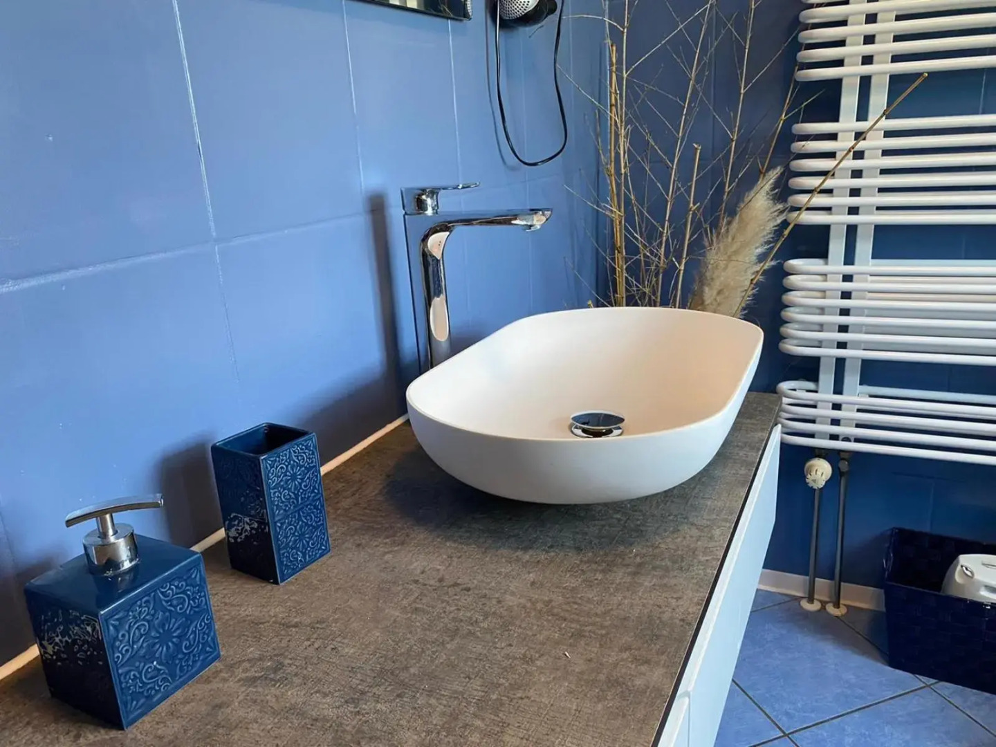 Pool & Lake Holiday Home